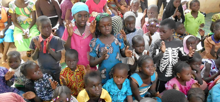 o Faciliter l’accès à l’école aux enfants défavorisés